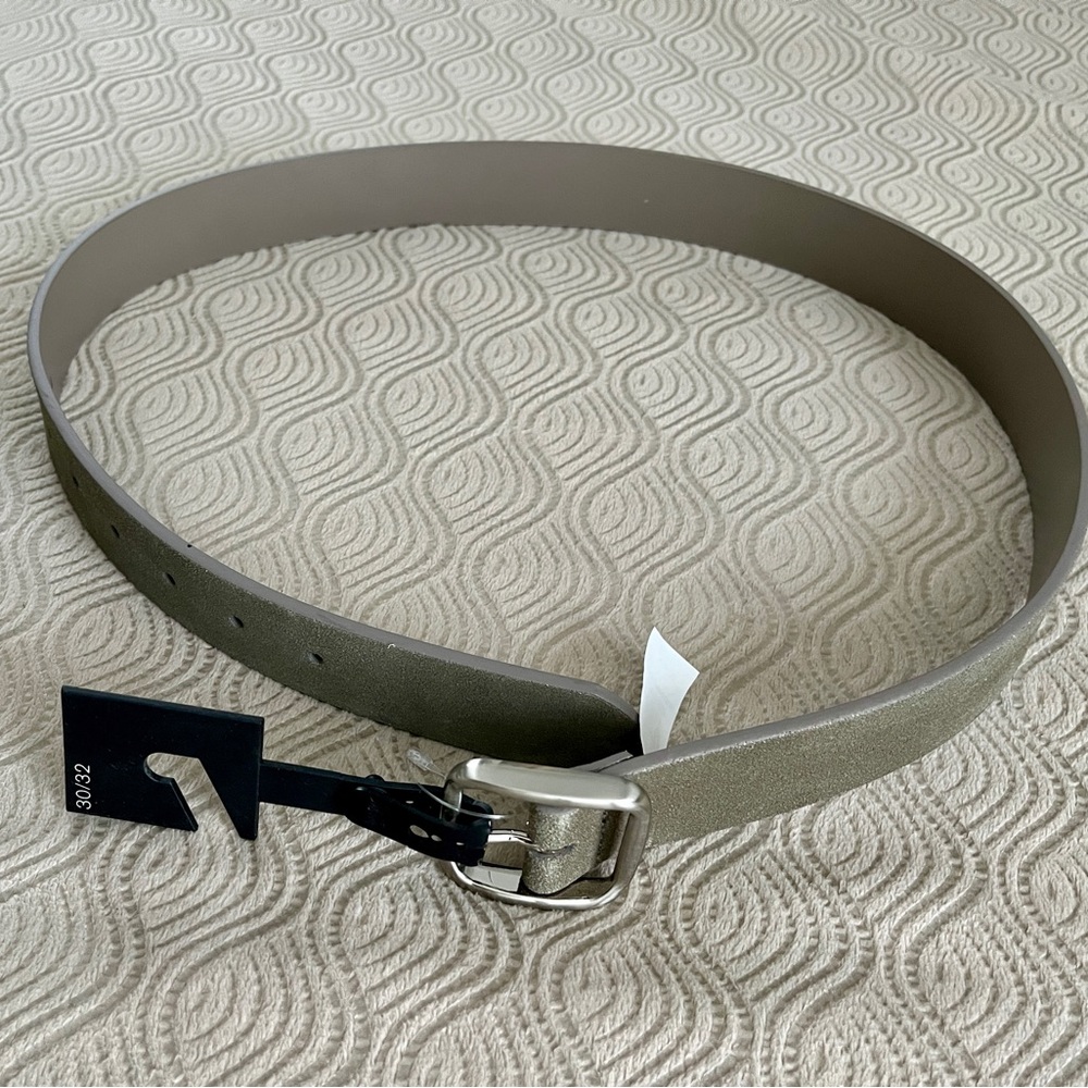 Express men’s suede belt in gray/sage size 30/32